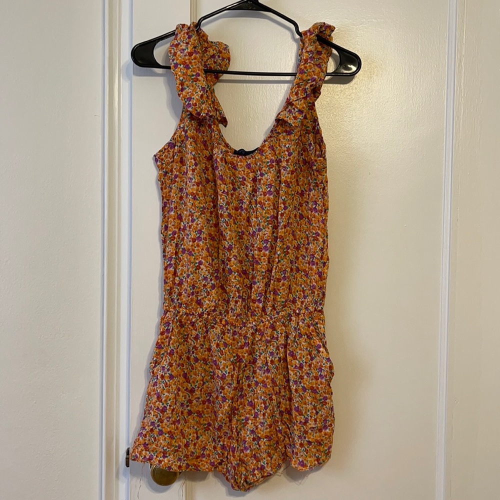 Zara floral romper with pockets size L.
